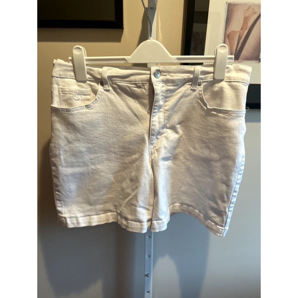 Gloria Vanderbilt Amanda Shorts, White, Size 14 EUC